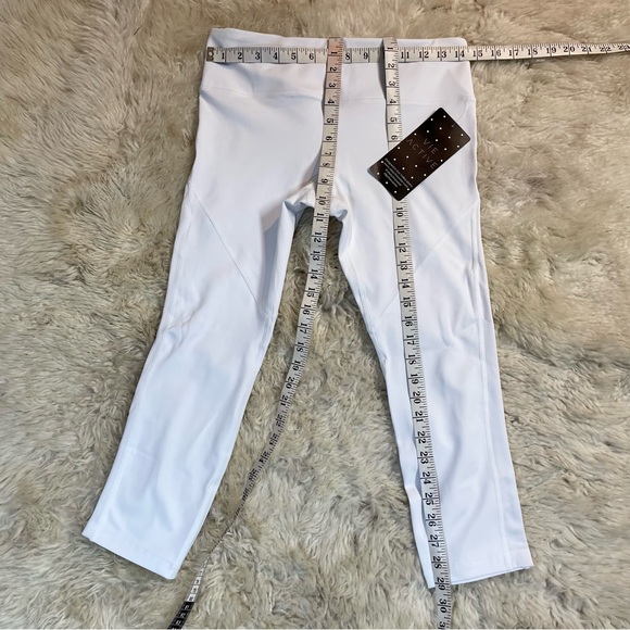 ✨NWT✨ Cropped Leggings White Sz Medium - Picture 6 of 8